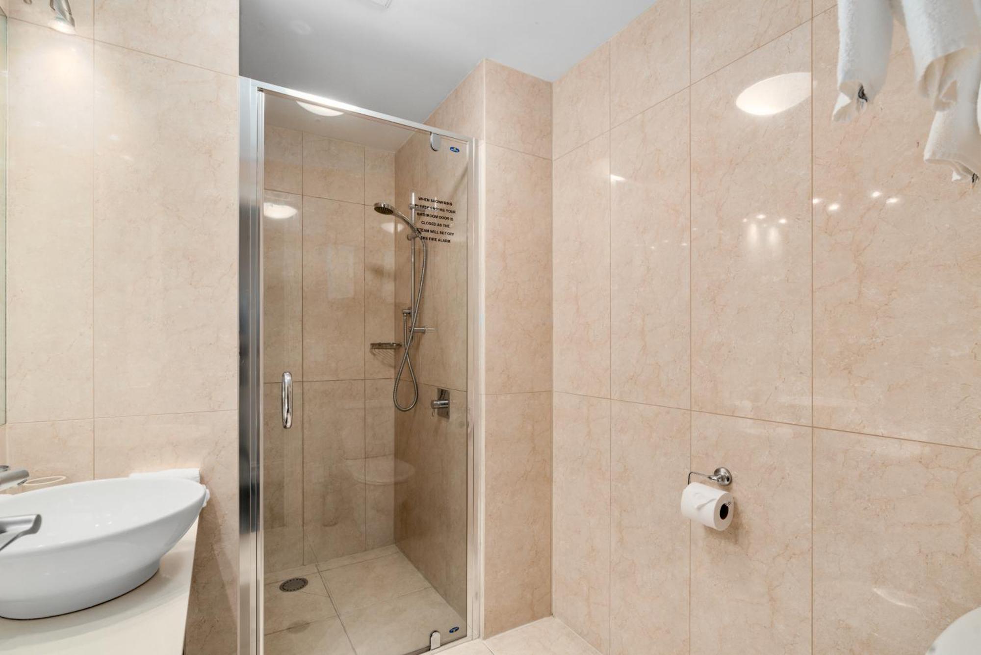 קווינסטאון The Beacon - 2 Bedroom Town Center Apartment מראה חיצוני תמונה